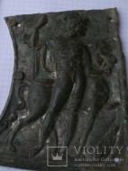 Бронзовая пластина с изображением мужчины и коня