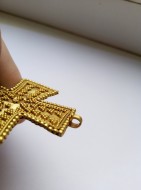 Золотые средневековые украшения, украшенные зернью