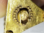 Золотые средневековые украшения, украшенные зернью
