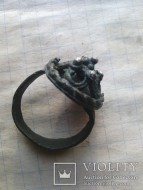 Перстень с плетенкой шишечками на щитке