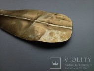 Золотая височная подвеска в виде листа. Культура шнуровой керамики, вторая половина III тыс. до н.э.