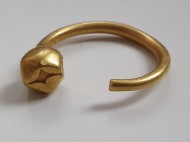 Массивные золотая и серебряная серьга  5-6 век.