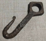 Крюк средневековый с орнаментом