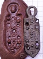 Матрица Кафтанной застежки, зооморфный орнамент. Два коня и узор