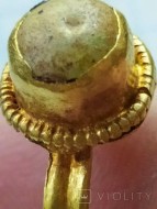 Золотой античный перстень с камнем