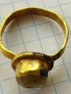 Золотой античный перстень с камнем