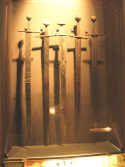 мечи из музея польской армии