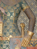 Латная перчатка и рукоять меча, вторая половина 14 века