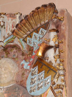 Шлем и щит, украшенные геральдическими знаками, начало 15 века