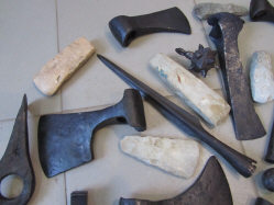Коллекция древнего и средневекового оружия и орудий труда
