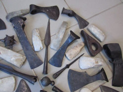 Коллекция древнего и средневекового оружия и орудий труда