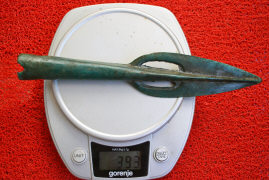 Крупный бронзовый прорезной наконечник копья Белозерской культуры, вес: 390 грамм, 26 см