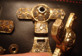 Древнерусские серебряные позолоченые крестовины оголовья верхового коня XI-XIII века