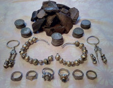 Клад серебра 15 века: колты, серьги, перстни и пражские гроши