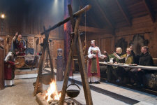 Пир у вождя викингов в музее Лофотр в Борге