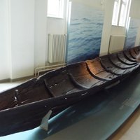 Лодка, выставляемая в Нидам холле
