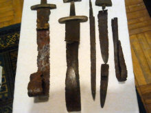Мечи типа H и К2 по Я. Петерсону, отстатки мечей, скрамасакс, согнутый наконечник копья