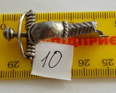 Древнеримская фибула с удлиненным иглоприёмником