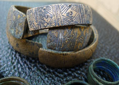 Клад скандинавских бронзовых орнаментированных браслетов и перстней