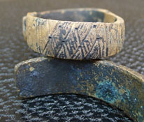 Бронзовый раннесредневековый браслет, орнамент «засеянное поле»