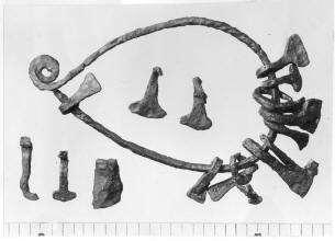 Железная шейная гривна с Молотами Тора и Амулетами топорами. Найдена на о. Бъёрко (Швеция) в 1871 году