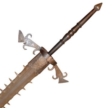 Двуручный меч из носа рыбы-пилы