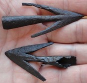 Средневековые железные наконечники стрел после расчистки