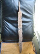 находка балтского однолезвийного меча длиной 68 см.