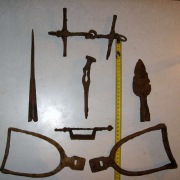Хазары, набор воина - топор (вес436 гр.), 2 наконечника копья, стремена, удила, фибула