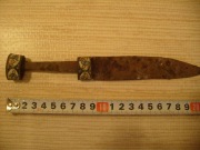 Нож поздний 17-18 век, ручка - бронза в эмали, лезвие - железо