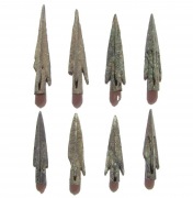 Восемь бронзовых наконечников стрел скифского типа IVв.до н.э.