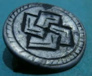 Серебряный монетовидный щиток от перстня со свастикой