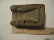 Литейная форма бронзового века на три предмета, центральная часть формы для отливки двух видов кельтов и долота