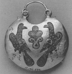 Золотой древнерусский колт с изображением с изображением двух птиц и Древа Жизни