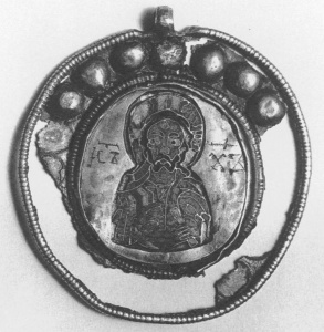 Золотой мельон с изображением Христа, и инициалами IC XC