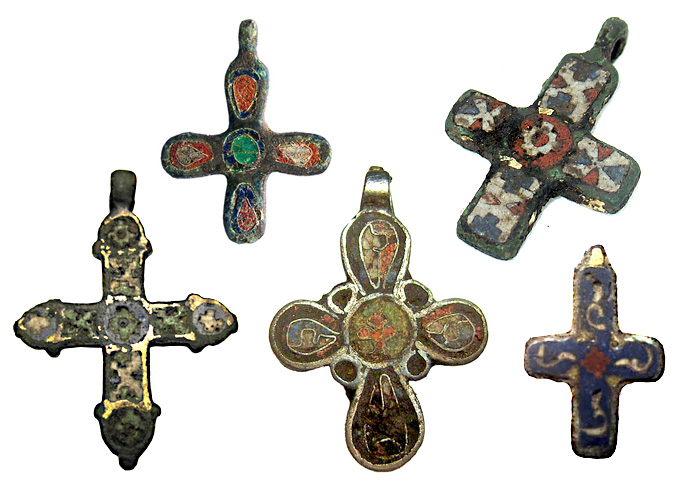 Древнерусские нательные кресты с перегородчатой эмалью XI-XII вв